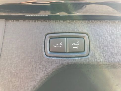 New 2025 Porsche Macan 4S Electric image 11