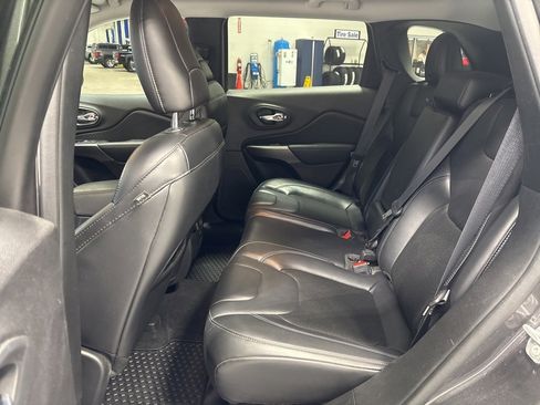 Used 2020 Jeep Cherokee Latitude Plus w/ Cold Weather Group image 28