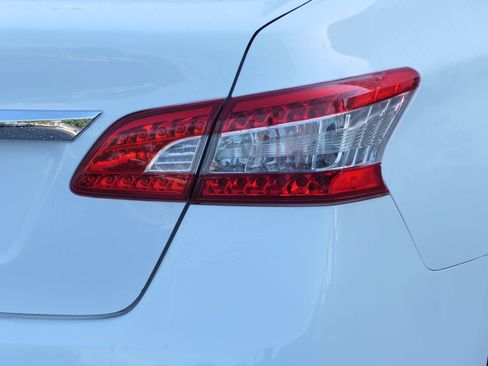 Used 2015 Nissan Sentra S image 5