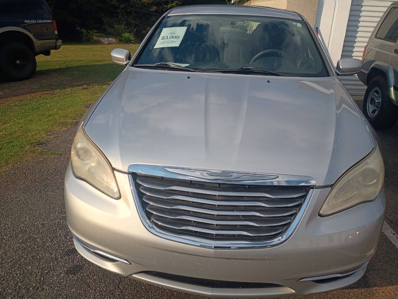 Used 2011 Chrysler 200 LX FWD image 5