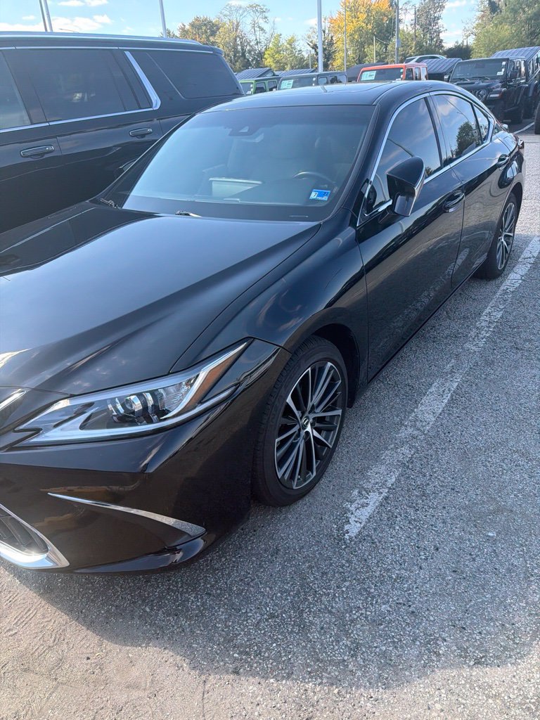 Used 2023 Lexus ES 300h w/ Premium Package FWD image 2