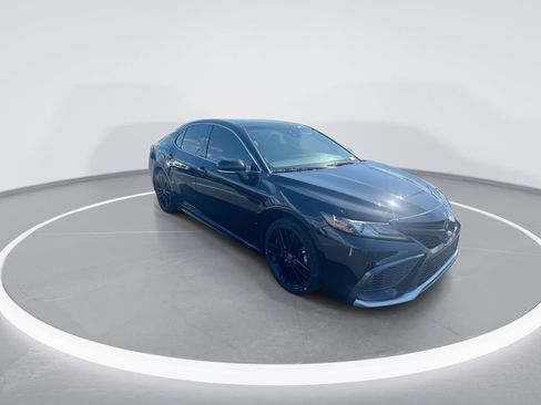Used 2021 Toyota Camry XSE w/ Navigation Package FWD image 2