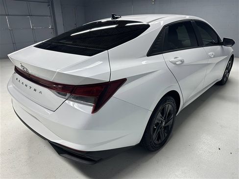 Used 2023 Hyundai Elantra SEL image 7