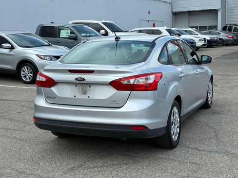 Used 2012 Ford Focus SE FWD image 2