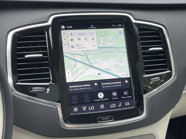 Certified 2024 Volvo XC90 B5 Plus AWD/4WD image 18