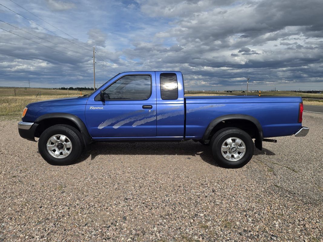 Used 1998 Nissan Frontier XE AWD/4WD image 2