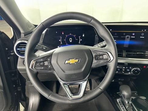 Used 2025 Chevrolet Trax LT w/ Driver Confidence Package image 14