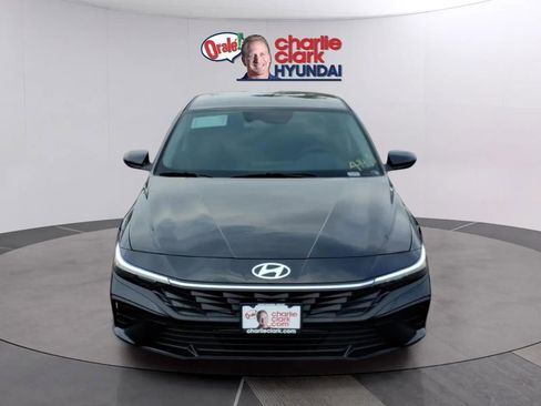 New 2026 Hyundai Elantra SE FWD image 8