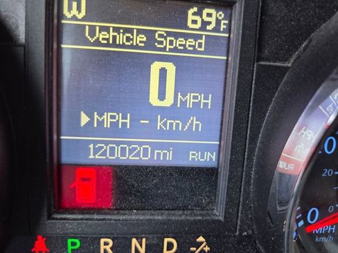 Used 2016 Chrysler Town & Country Touring w/ Driver Convenience Group FWD image 19