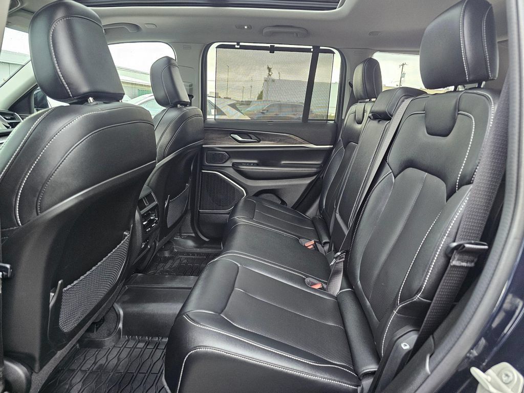 Used 2023 Jeep Grand Cherokee 4WD 4xe w/ Luxury Tech Group II image 17