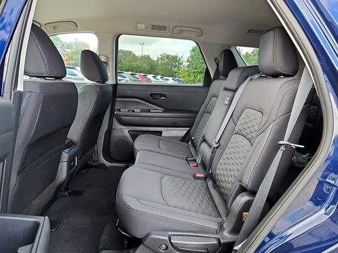 Used 2024 Nissan Pathfinder SV FWD image 10