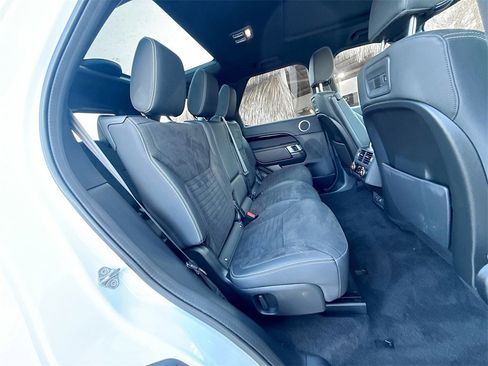 Used 2023 Land Rover Discovery S R-Dynamic image 31