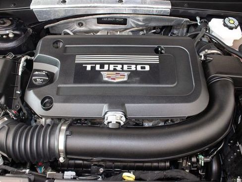 Used 2023 Cadillac XT4 Luxury w/ Cold Weather Package image 3