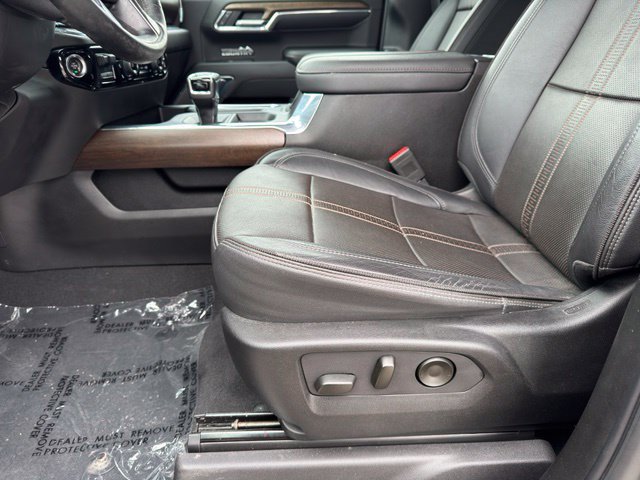 Used 2024 Chevrolet Silverado 1500 High Country w/ Technology Package AWD/4WD image 5