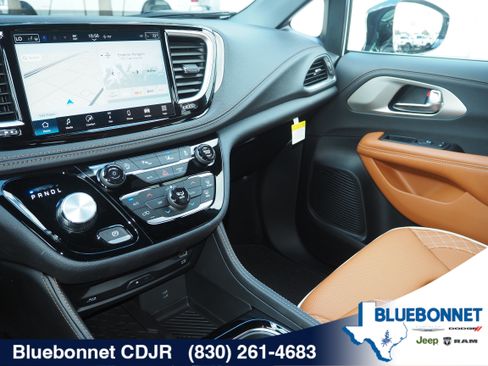 New 2026 Chrysler Pacifica Pinnacle FWD image 21