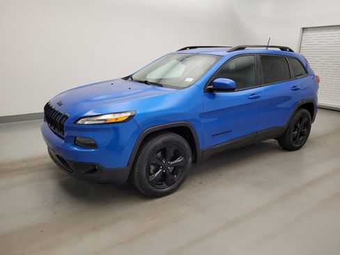 Used 2018 Jeep Cherokee Latitude w/ Altitude Package AWD/4WD image 2