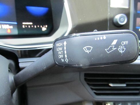 Used 2022 Volkswagen Jetta SE image 53