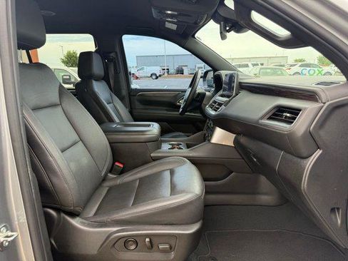 Used 2023 Chevrolet Tahoe LT w/ Luxury Package AWD/4WD image 3