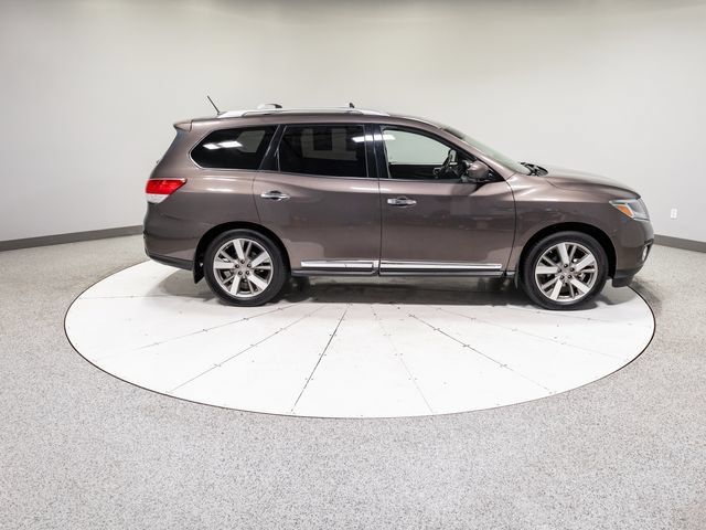 Used 2015 Nissan Pathfinder Platinum w/ Family Entertainment Package FWD image 10
