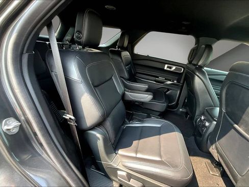 Used 2020 Ford Explorer XLT w/ Equipment Group 202A AWD/4WD image 25
