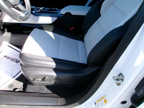 Used 2025 Chevrolet Equinox EV LT image 10