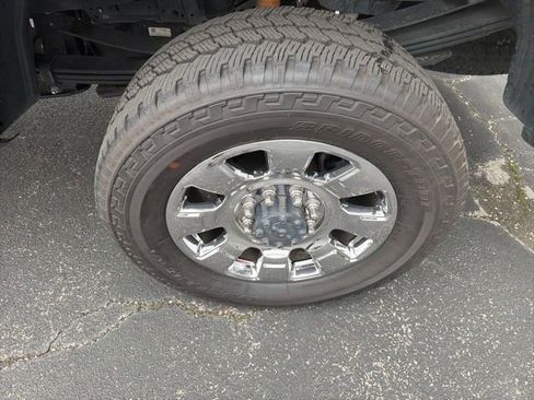 Used 2023 Ford F250 Lariat w/ Black Appearance Package image 11