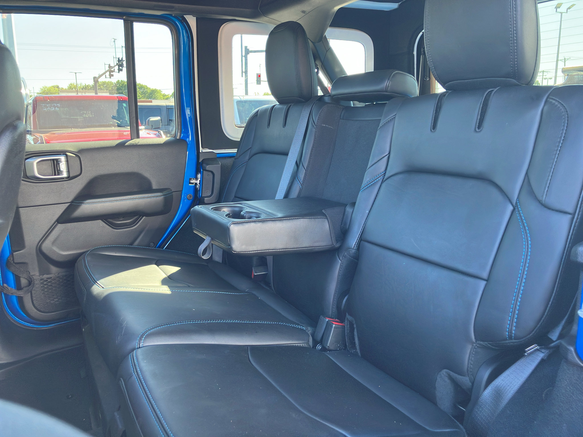 Used 2024 Jeep Wrangler Unlimited Rubicon 4xe AWD/4WD image 31