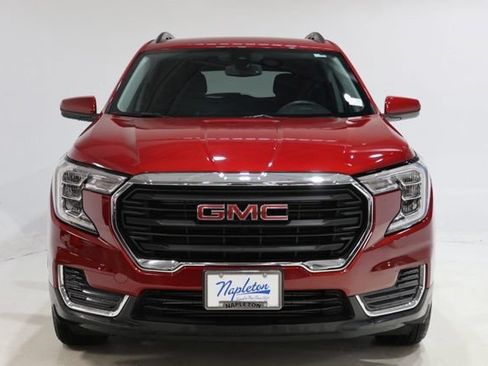 Used 2023 GMC Terrain SLE w/ Driver Convenience Package FWD image 2