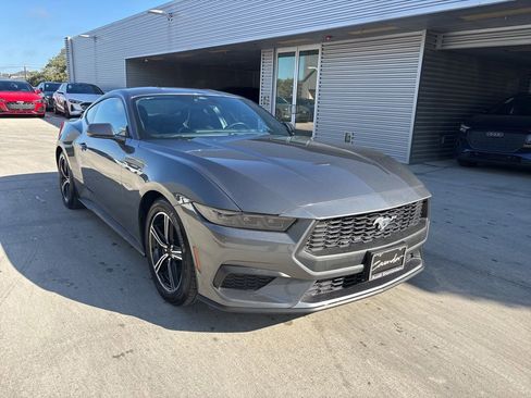 Used 2025 Ford Mustang Premium image 3