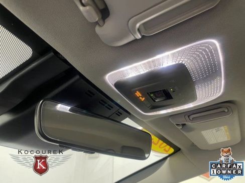 Used 2023 Toyota Prius XLE image 18