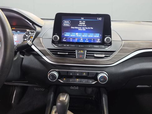 Used 2024 Nissan Altima 2.5 SV AWD/4WD image 21