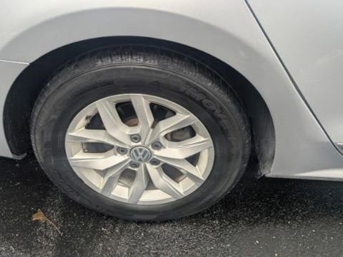 Used 2017 Volkswagen Passat 1.8T S image 12