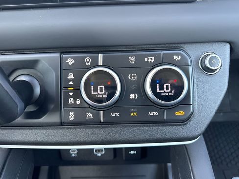 Used 2020 Land Rover Defender 110 image 21