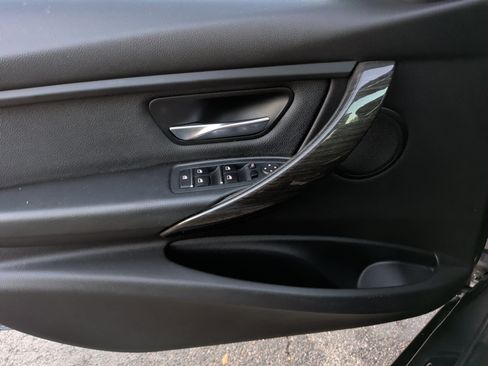 Used 2018 BMW 320i Sedan w/ Premium Package image 26