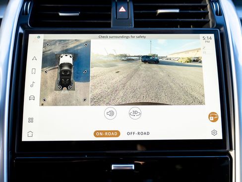 Certified 2024 Land Rover Discovery Dynamic SE image 29