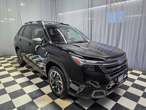 Certified 2025 Subaru Forester Limited w/ Popular Package AWD/4WD image 3