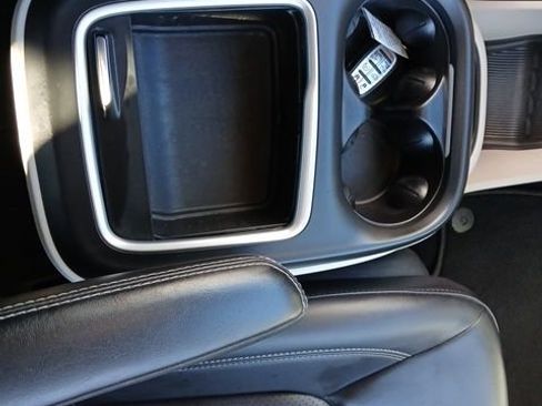 Used 2023 Chrysler Pacifica Touring-L image 41