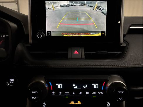 Used 2025 Toyota RAV4 XLE AWD/4WD image 10