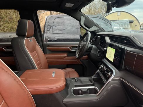 Used 2024 GMC Sierra 3500 Denali Ultimate image 28