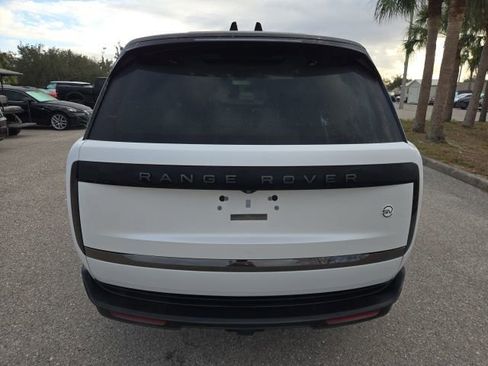 Used 2023 Land Rover Range Rover SV image 3