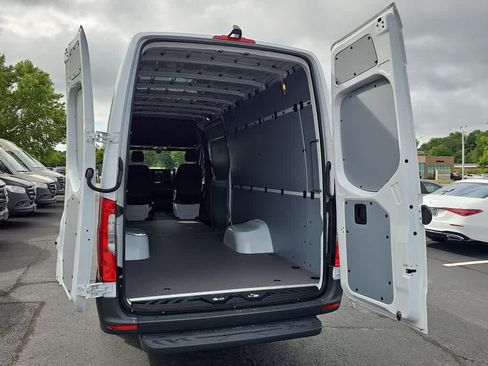 Used 2024 Mercedes-Benz Sprinter 3500 image 7