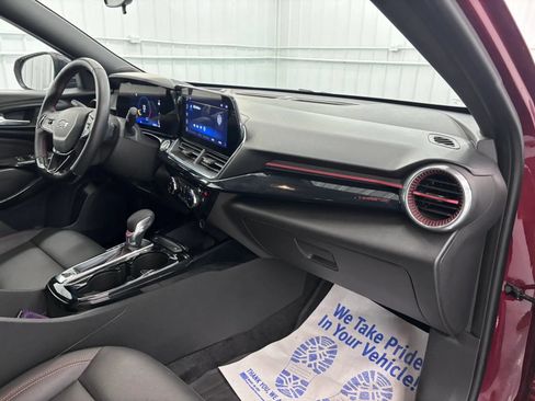 Used 2024 Chevrolet Trax RS FWD image 33