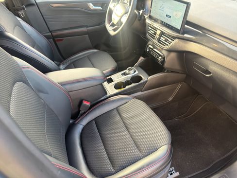 Used 2025 Ford Escape ST-Line w/ Tech Pack #1 FWD image 11