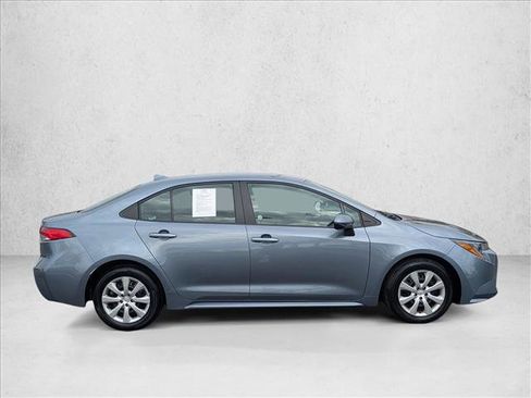 Used 2025 Toyota Corolla LE image 4