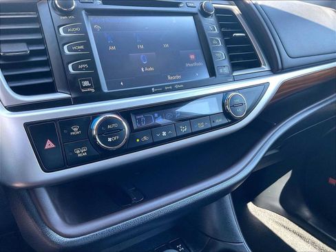 Used 2018 Toyota Highlander Limited Platinum AWD/4WD image 34