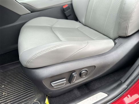 Used 2023 Toyota Venza Limited image 20