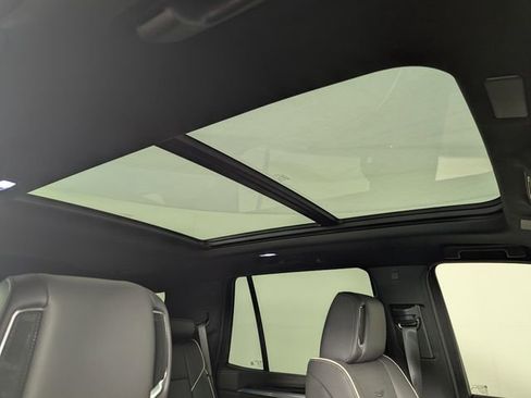 Used 2025 Cadillac Escalade Premium Luxury image 27