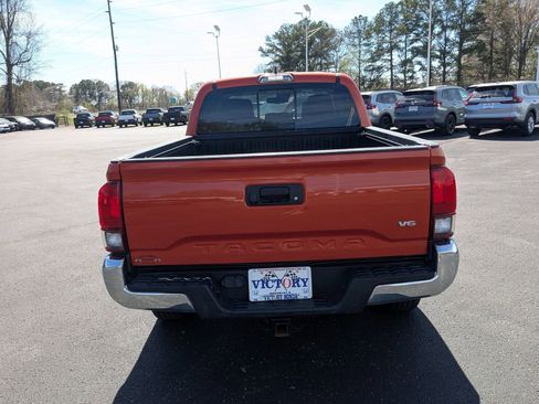 Used 2018 Toyota Tacoma SR5 image 9