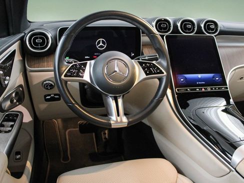 Used 2023 Mercedes-Benz GLC 300 image 17