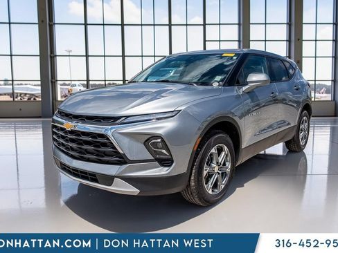 Used 2025 Chevrolet Blazer LT AWD/4WD image 32